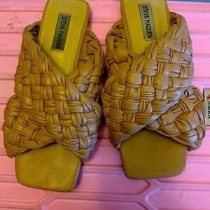 Worn a couple times on vacation very comfortable